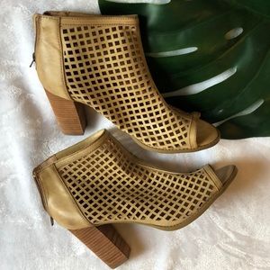 Gorg REPORT perforated open-toe stacked heel